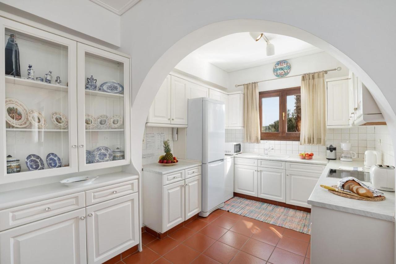 Villa Lianolia Peritheia Екстериор снимка