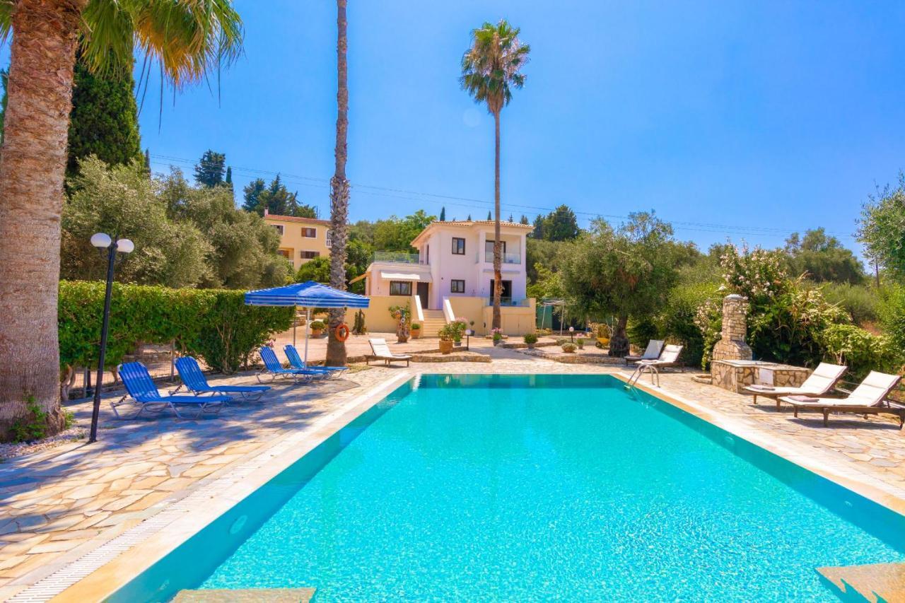 Villa Lianolia Peritheia Екстериор снимка
