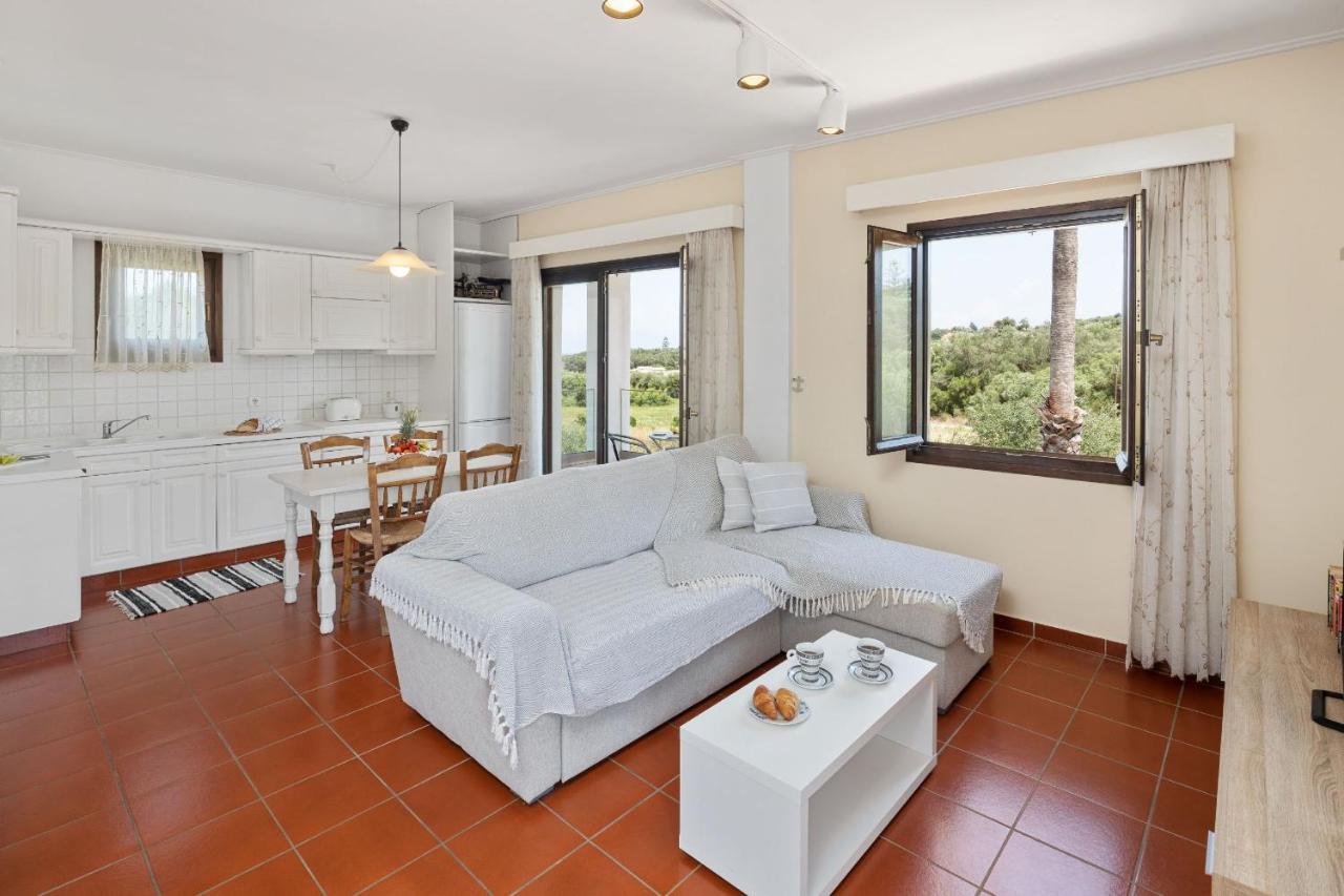 Villa Lianolia Peritheia Екстериор снимка