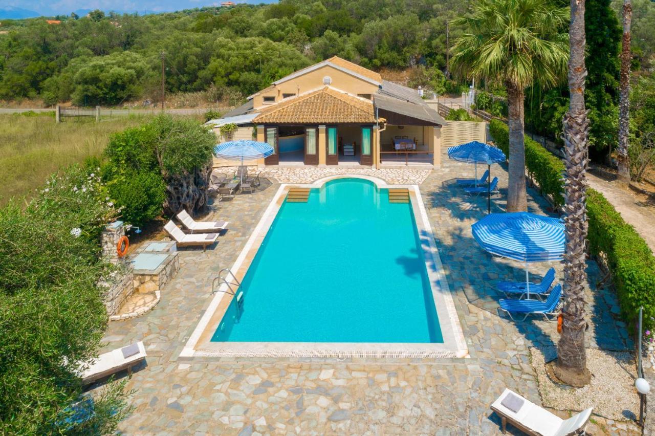 Villa Lianolia Peritheia Екстериор снимка