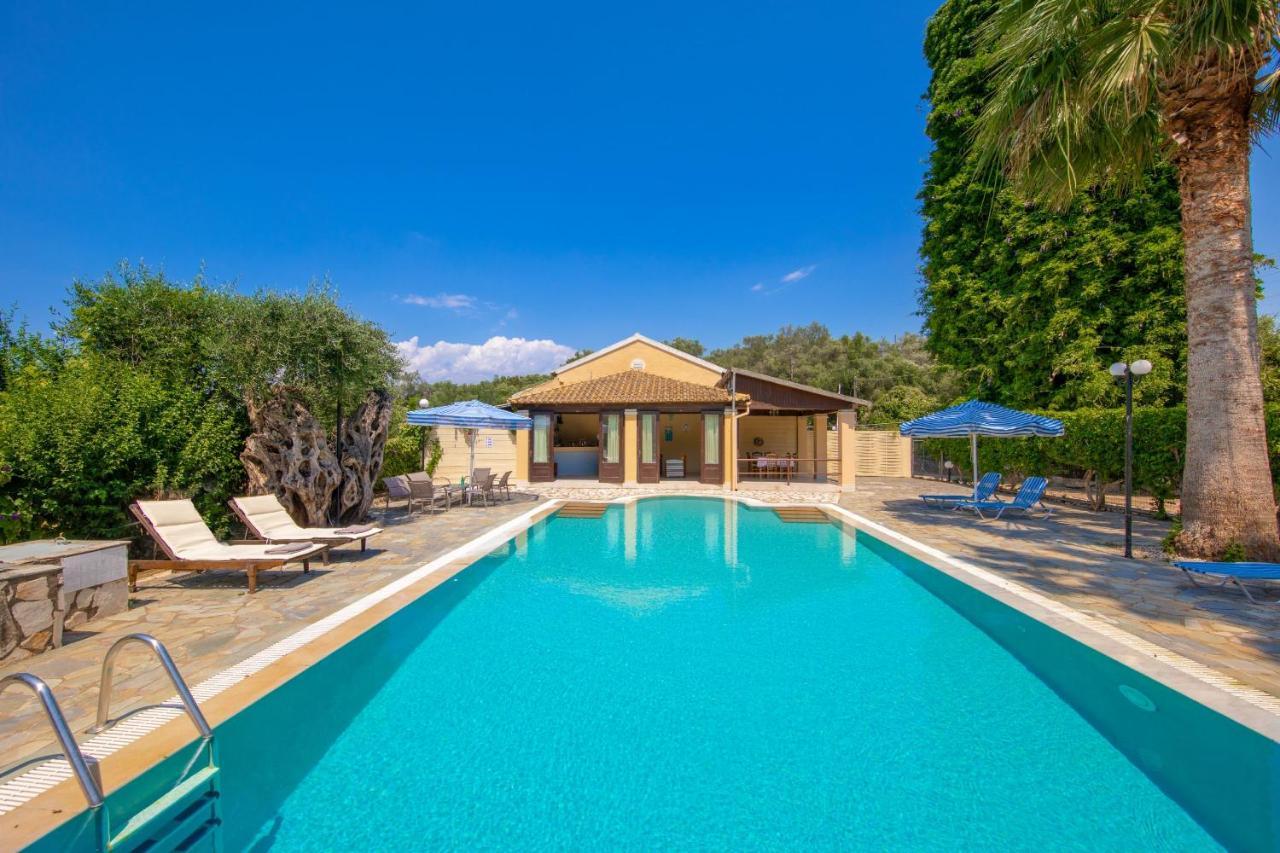Villa Lianolia Peritheia Екстериор снимка
