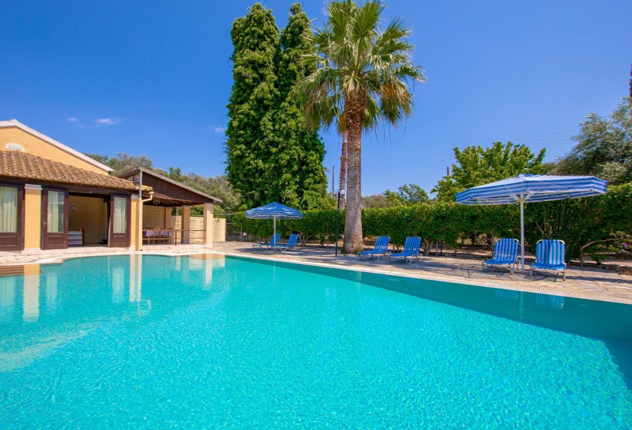 Villa Lianolia Peritheia Екстериор снимка