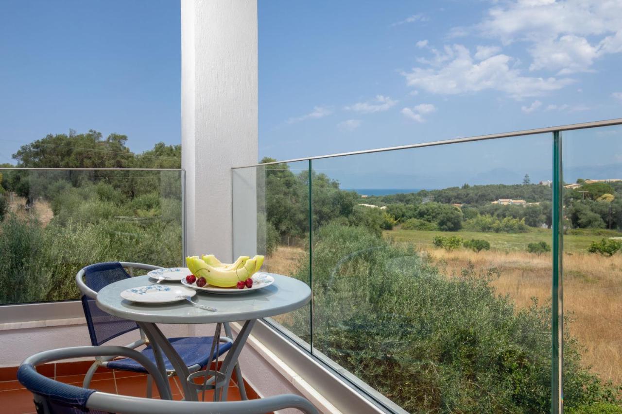 Villa Lianolia Peritheia Екстериор снимка